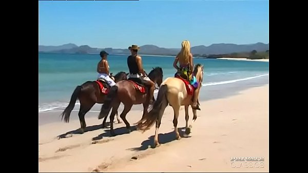 Tropischer Dreier mit Delfynn Delage und Katy