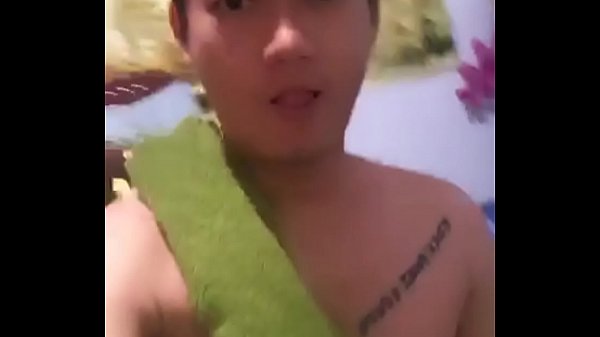 Trai mang sịp h&iacute_t đất :))