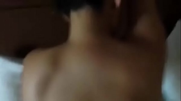 Morrita experta puede aguantar todo el tiempo en posición de perrito