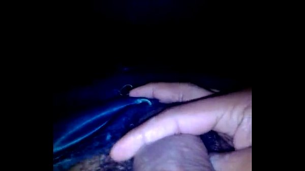 Chibolo widmet sich der Masturbation