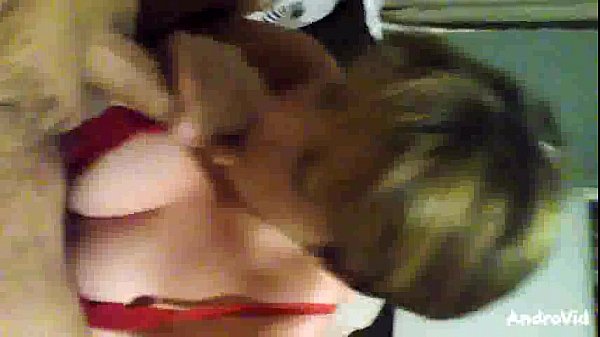 La moglie troia fa un pompino allo sconosciuto di Craigslist