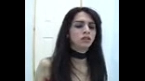 Luna Trappola si masturba (1)