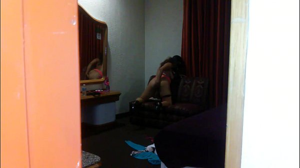 Spiata in casa sua dalla porta principale. Weedhotsama