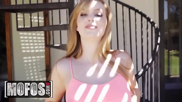 Pervs on Patrol - (Dolly Leigh) - Window Watcher realizza il suo desiderio - MOFOS