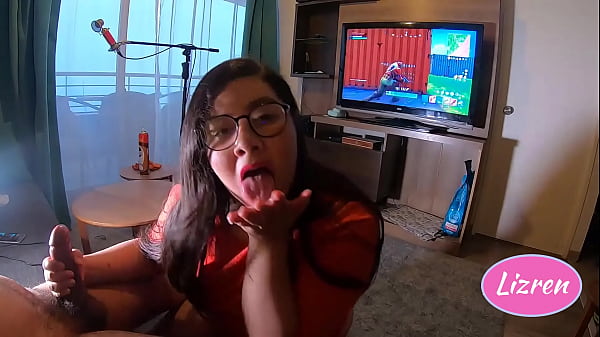 ¡Se lo chupo mientras gana en Fortnite!