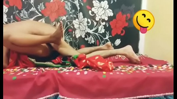 Scopa forte una figa indiana con il suo lungo cazzo, gemiti incredibili