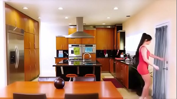 who is she? quien es ella?