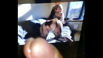 Esadoras Arsch wird mit einer riesigen Ladung moschusartigem Sperma von Papa bespritzt