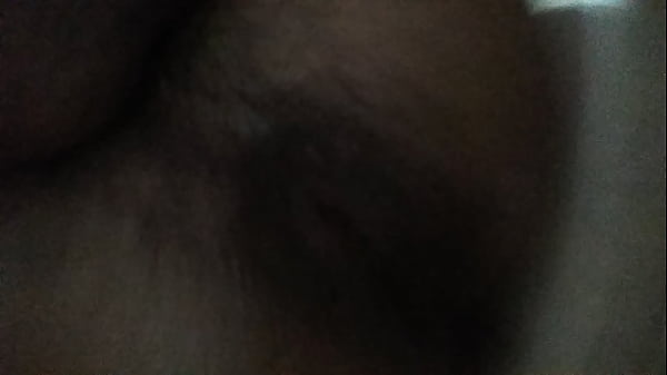 Wunderschöner Arsch, der von einer 7 Zoll langen Kerze zerstampft wird