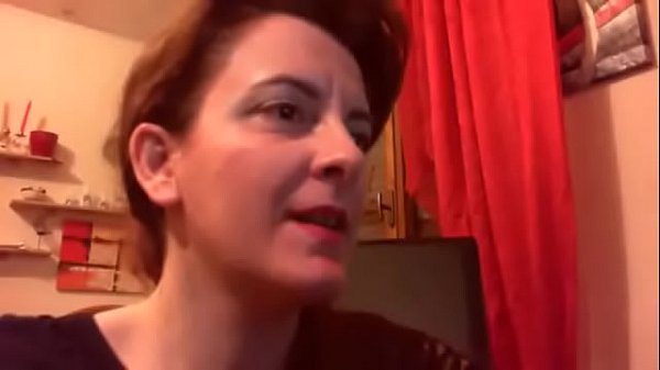 Erstaunliche Super-Fetischstrümpfe und Netzkleid für Ihre versaute Italienerin