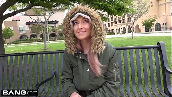 Teen Valerie White gives roadhead &amp_ fucks in the backseat