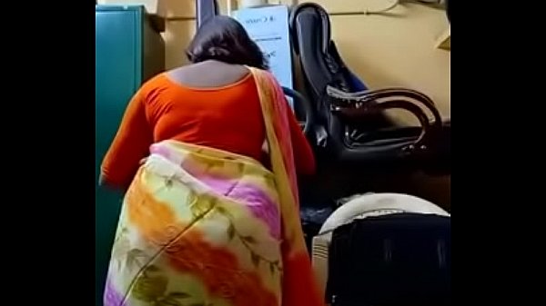 Swathi Naidu doing makeup for shoot