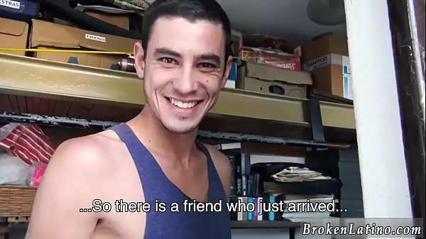 Guide banane latino et star du porno gay aux cheveux longs Avec ça éteint,