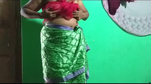 desi indian horny tamil telugu kannada malayalam hindi vanitha showing big boobs and shaved pussy press hard boobs press nip rubbing pussy masturbation using green candle