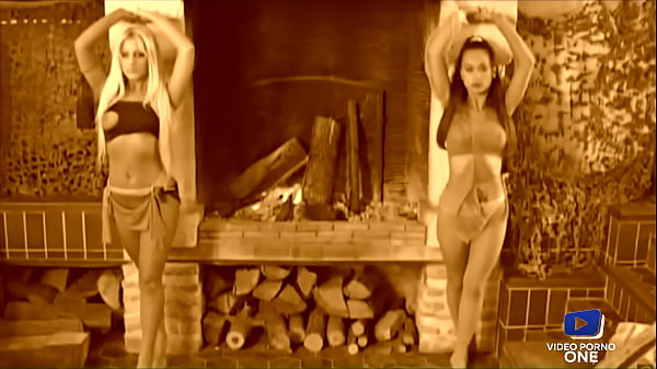 Queste bellissime ragazze cattive sanno come divertirsi con giocattoli sessuali e cazzi duri