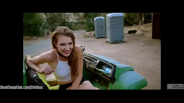 Người đẹp phục tùng khổ dâm Ashley Lane bị trói trong hẻm núi và cho ăn nước tiểu khi mặt trời lặn