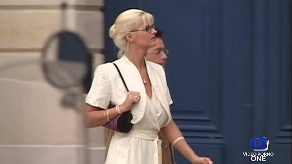 Sensual orgy to celebrate reunion