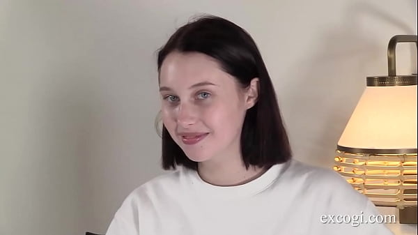 Traummädchen Malory Malibu bekommt zum ersten Mal ihre süße Muschi geleckt!