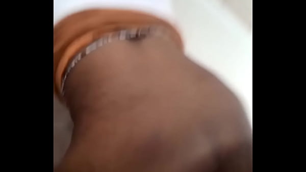 Whytehawk: la mia cameriera si è chinata velocemente nel bagno