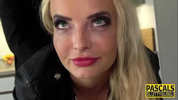 Cul pagayé ligoté blonde se fait ramoner