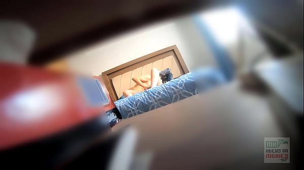 Camara oculta: la hermana peque&ntilde_a de mi mejor amigo me dejo correrme adentro de ella. Dice: nunca he sentido una verga as&iacute_, quitate el condon