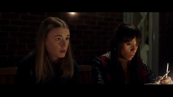 Una ragazza cattiva chiamata acnarepsealepsadinu