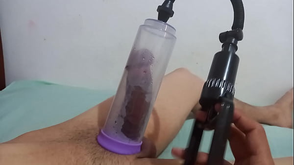 Le chupo la verga con la bomba