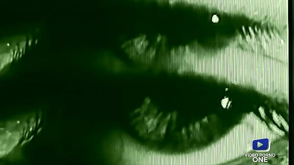 Due modelle Linda e Claudia condividono un grosso cazzo