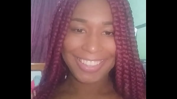 Abrindo o cuzinho bem gostoso e mostrando o quanto puta eu sou. T&ocirc_ gostosa?