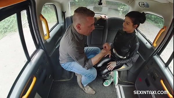 Era arrapata e voleva uno stipendio