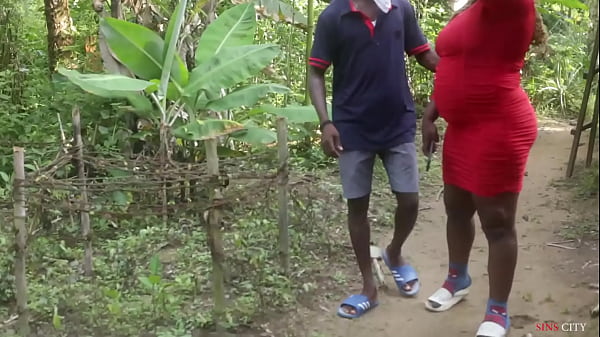 Sono andato a trovare il mio ex ragazzo nella sua casa locale quando sua moglie è uscita, sua moglie è tornata per sorprenderci a scopare