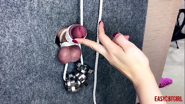 Tôi đã thua trong cuộc tranh cãi với chị kế và bạn của cô ấy và họ đã quay phim cách họ chơi với những quả bóng của tôi AnnyCandy Painboy