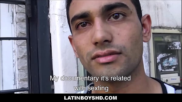 Chico latino modelo pagó en efectivo para follar a un productor que conoció en la calle POV - Joel, Remo