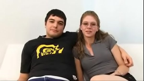 Hengst sieht zu, wie ein Schwarzer seine rothaarige Frau fickt und eincremet