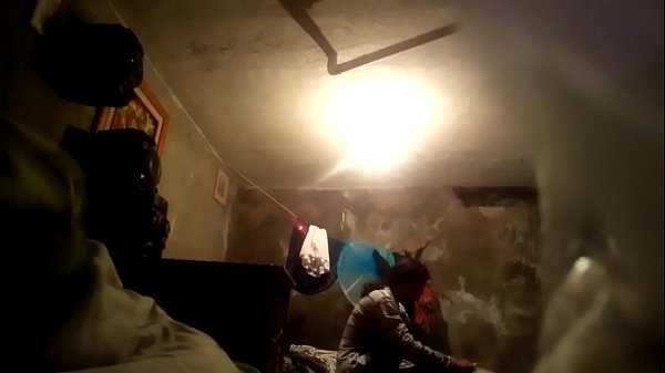 Guarda il video di una teenager lesbica impertinente