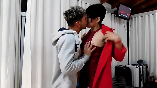 volvio caliente y la tuve que cojer