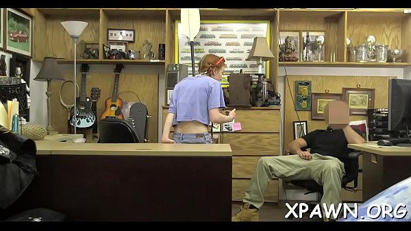 Adolescente hermosa y caliente se burla - corrida