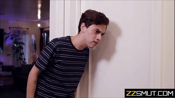 La sorellastra degli amici è stata sorpresa a fappare