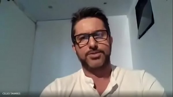 Golpeando el trasero de la Secretaria de SEED durante 20 minutos.