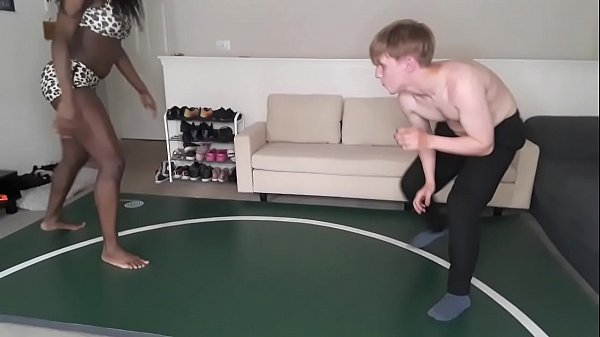 Paris Love lotta contro Elis Ataxx