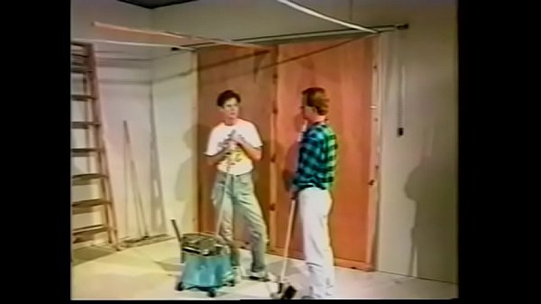 Occlude-Feuerwehrmann Bobby Nagle erzählte seinem Kollegen Jason Reddy während der Innenreinigung von seinem unglücklichen Besuch in der Schwulenbar gestern Abend