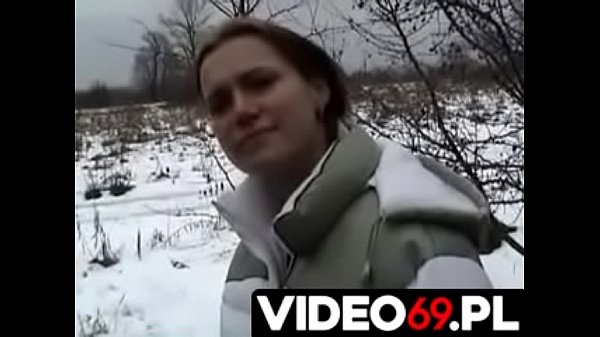 Polnischer Porno – Eine nette Tussi kam, um Wasser zu holen und bekam einen Schwanz in den Mund