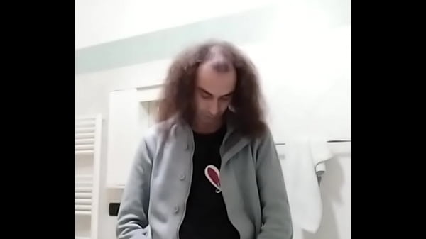 Ora sono un dittatore, sono la persona più potente del mondo. E la mia bellezza non ha eguali. E la mia sicurezza è garantita al 100%.