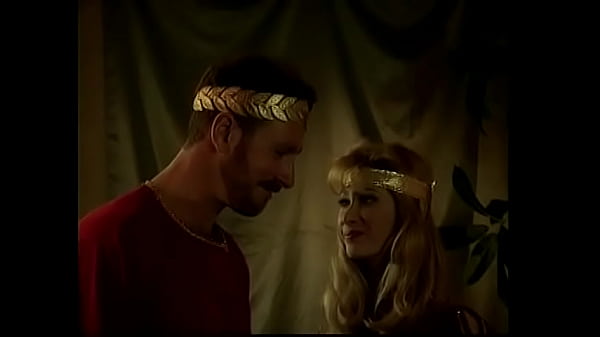 Schauen Sie zu, wie der junge Caesar seine junge Konkubine mit dem tollen Körper in allen Stellungen fickt