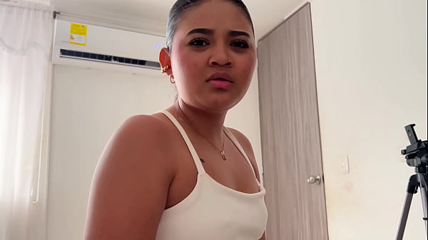 Tôi vô tình uống Viagra và chị kế của tôi giúp tôi cương cứng