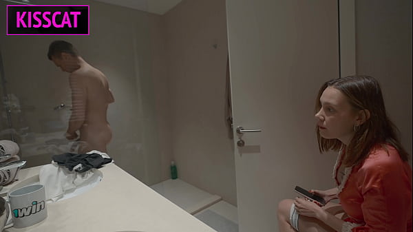 Cosa succede quando la lussuria prende il sopravvento? La matrigna e il figliastro condividono il letto, finendo con un climax esplosivo