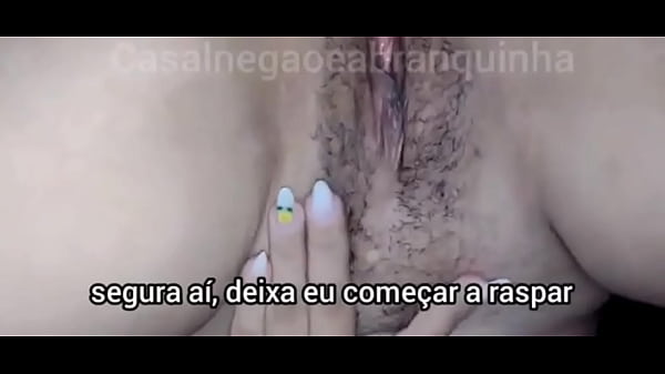 Il marito mi ha rasato e mi ha detto di fare sesso con il suo amico solo per vedere