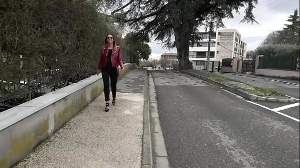 Pam e M&eacute_lia condividono un cazzo per una scopata dura