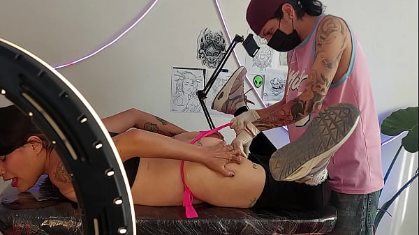Tattoo with fingers included, This tattoo artist really knows how to move his fingers