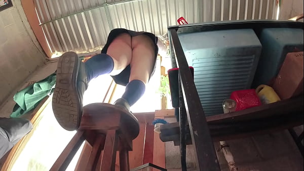 I have a skirt I can't reach, a big-ass student is filmed under her skirt